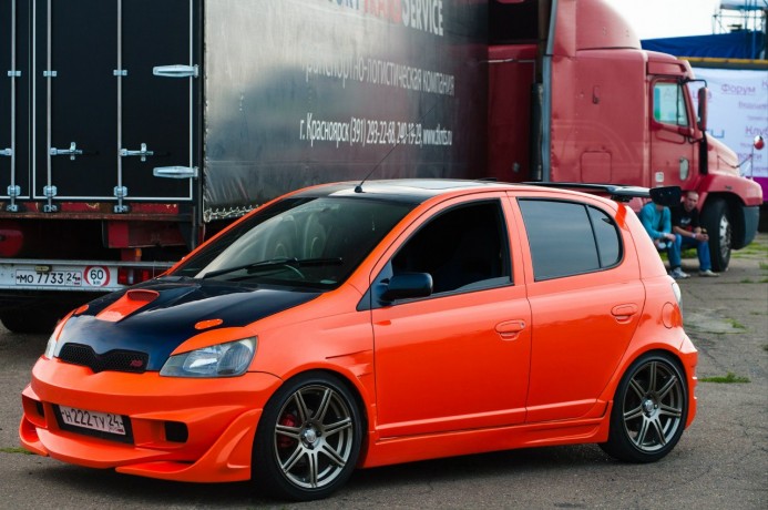 Накладки на пороги "Zero Fighter" Toyota Vitz купить недорого с доставкой в Архангельск