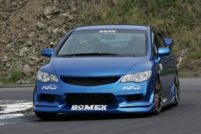 Аэродинамический обвес "Bomex" Honda Civic 4D купить недорого с доставкой в Архангельск