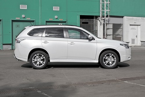 Накладки на пороги "Broomer Design" для Mitsubishi Outlander (3rd generation)(2012-2014) купить недорого с доставкой в Архангельск
